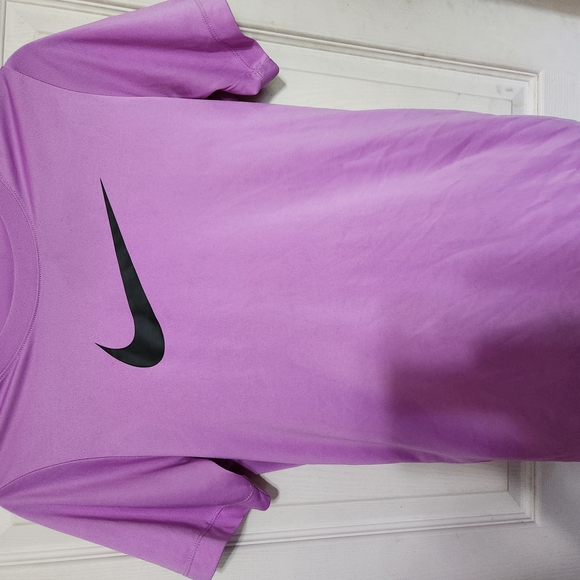 Nike Pink T-Shirt with Black Logo - Picture 9 of 9